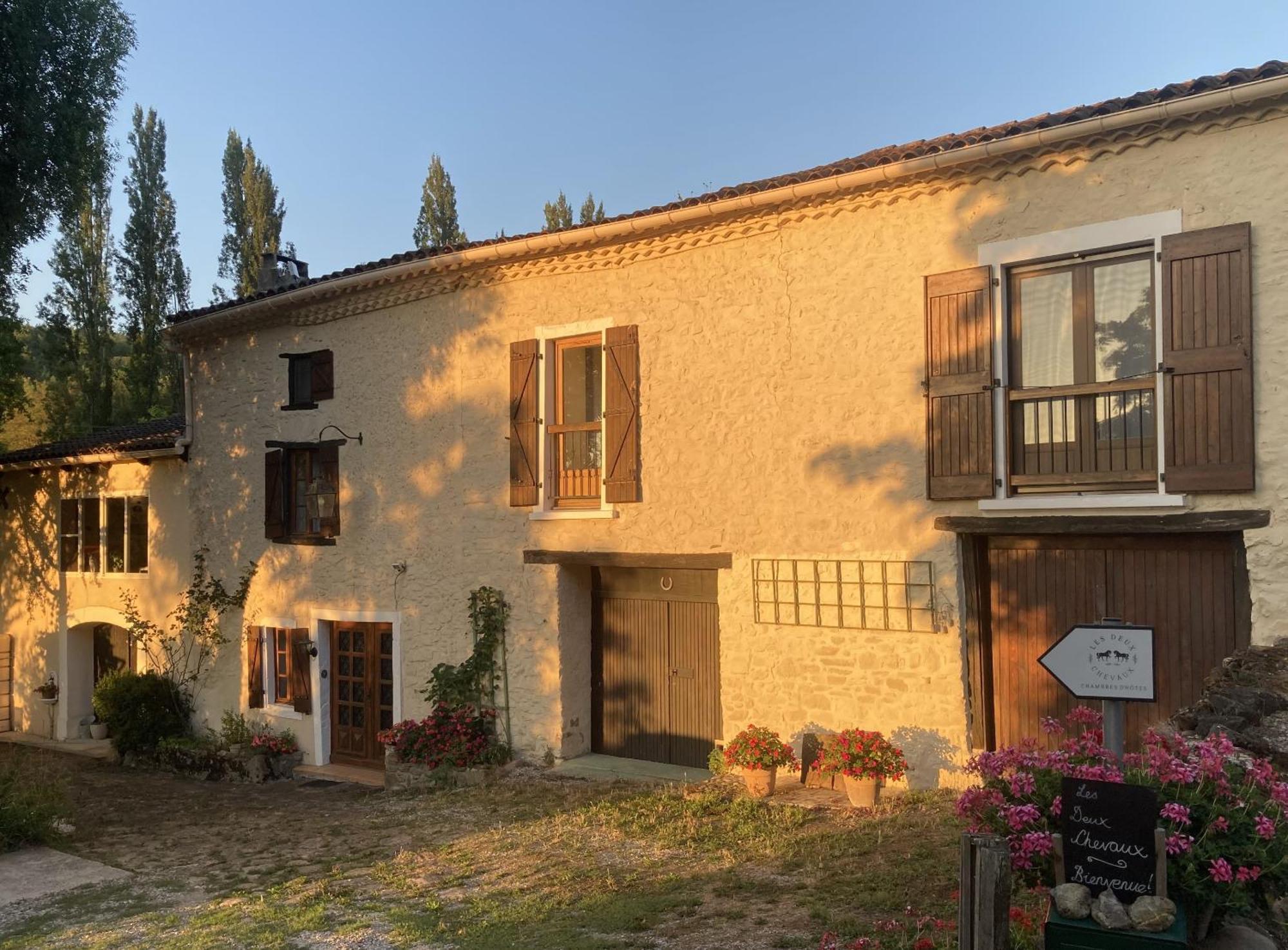 Les Deux Chevaux Chambres D'Hotes Rouvenac Exterior photo